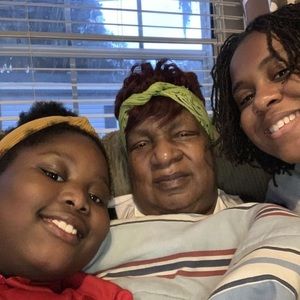 Meet your Posher, Juanita